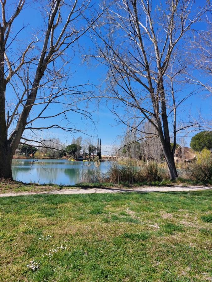 Aux Abords Du Lac Apartment Arles Exterior foto