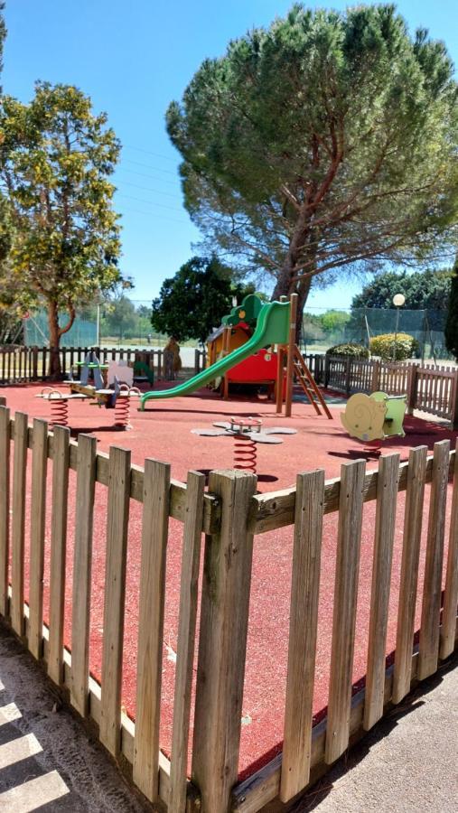 Aux Abords Du Lac Apartment Arles Exterior foto